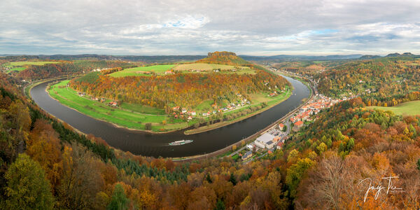 Herbstliches Panorama mit Blick von der Festung Königstein auf die Elbe und den Lilienstein.